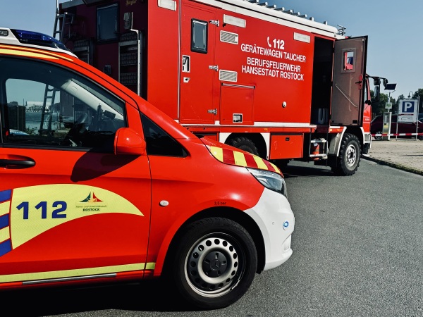 Einsatz der Tauchergruppe - Berufsfeuerwehr (Foto: C. Wascher AfBRK)