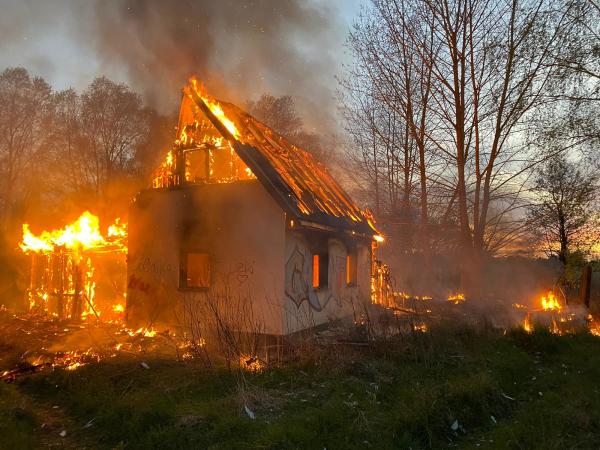 Brand eines leerstehenden Gebäudes in Reutershagen (Foto: Feuerwehr Rostock)