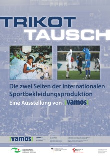 Näherinnen bei der Arbeit und zwei Fußballer beim Triokottausch