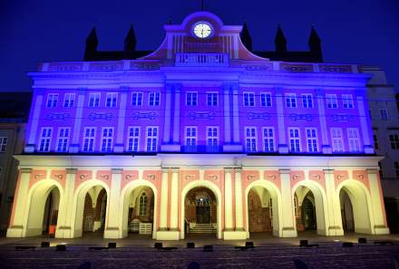 Unser Rathaus ist blau-gelb