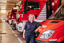 Berufsfeuerwehrfrau (Foto:Tom Pagel) Berufsfeuerwehrfrau (Foto:Tom Pagel)