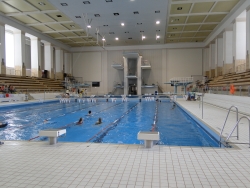 25 m Schwimmbecken und Sprungturm