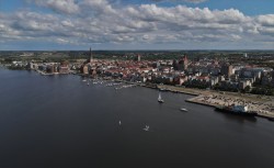 Luftbild Rostock - Blick auf die Stadtsilhouette Luftbild Rostock - Blick auf die Stadtsilhouette