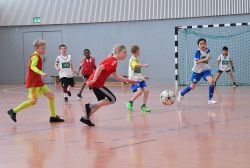 Zehn Jahre AOK Free Kick in Rostock - Die Mädchen und Jungen zeigten wie im Training auch beim Jubiläumsturnier vollen Einsatz und kämpften um jeden Ball. 