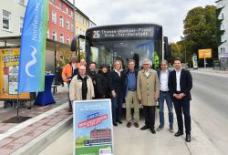 An der neuen Bushaltestelle Saarplatz