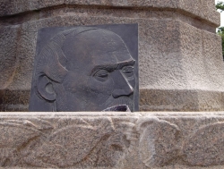 Plakette am John-Brinckman-Brunnen