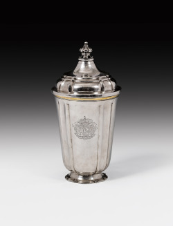 Silberner Deckelbecher der Herzogin Sophie Charlotte zu Mecklenburg-Schwerin (um 1735)