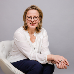 Dr. Ute Fischer-Gäde, Senatorin für Stadtplanung, Bau, Klimaschutz und Mobilität Dr. Ute Fischer-Gäde, Senatorin für Stadtplanung, Bau, Klimaschutz und Mobilität