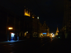 Rathaus mit ausgeschalteten Lichtern am Abend, Earth Hour