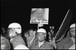 Bild aus der Ausstellung "Rostock 1990 auf 24x36 mm"