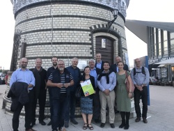 Geschätsführer Verband deutscher Musikschulen vor dem Leuchtturm Warnemünde 