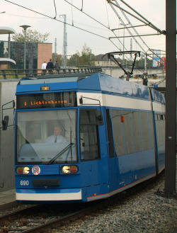 Ausfahrt einer Straßenbahn aus dem Bahnhofstunnel