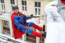 Spiderman, Superman und Batman rauschten durch die Luft heran und erfreuen die kleinen Patientinnen und Patienten der Rostocker Kinder- und Jugendklinik
