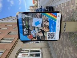 CityLight-Plakat „Keine Likes für Lügen“ in der Steinstraße.