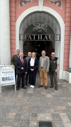 Medientermin zur Eröffnung der 72. Forstvereinstagung in Rostock: Axel Stein, Minister Dr. Till Backhaus, Manfred Baum, Senatorin Dr. Ute Fischer-Gäde, Prof. Dr. Ulrich Schraml, Jörg Harmuth (v.l.n.r.)