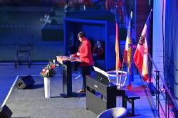 Oberbürgermeisterin Eva-Maria Kröger beim Einbürgerungsempfang am 1. Februar 2024 in der StadtHalle Rostock.