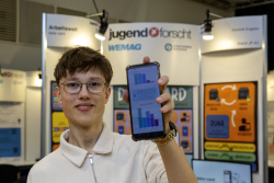 Landessieger "Jugend forscht" 2025 im Fachgebiet Arbeitswelt ist Dominik Engelen vom Albert-Einstein-Gymnasium Neubrandenburg. Er hat sein Projekt "data card" auf ein neues Level gehoben. 
