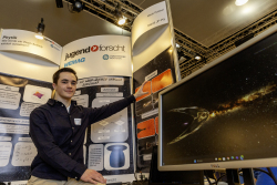 Den 1. Preis im Fachgebiet Physik holt sich Mads Rabbel vom Gymnasium Reutershagen. Bei seinem Projekt untersuchte er sogenannte Warp-Antrieb-Modelle.
