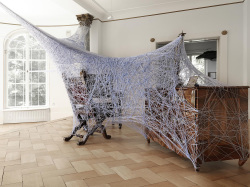 Wollinstallation von Nádor Angstenberger (2014)
