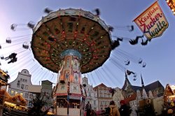 Kettenkarussell auf dem Neuen Markt