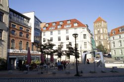 Nikolaikirche und Likörfabrik