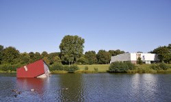 Kunsthalle Rostock Installation "Atlantis" von Tea Mäkipää im Schwanenteich (2015)