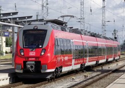 S-Bahn Rostock im Hauptbahnhof 