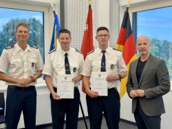 BOAR Michael Allwardt, kommissarischer Leiter des Amtes für Brandschutz/ Rettungsdienst und Katastrophenschutz, Stadtwehrführer Thomas Ebeling, Marcel Drewitz, stellvertretender Stadtwehrführer, und Senator Dr. Chris von Wrycz Rekowski (v.l.n.r.). 