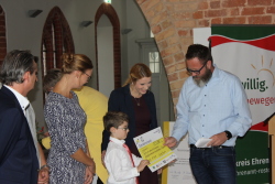 OB Claus Ruhe Madsen gratuliert dem Projekt "Tommy nicht alleine".