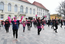 One Billion Rising auf den Rostocker Universitätsplatz (Foto 04) One Billion Rising auf den Rostocker Universitätsplatz (Foto 04)