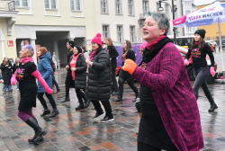 One Billion Rising auf den Rostocker Universitätsplatz (Foto 24) One Billion Rising auf den Rostocker Universitätsplatz (Foto 24)