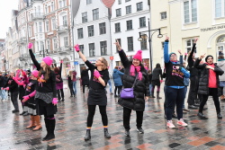One Billion Rising auf den Rostocker Universitätsplatz (Foto 29) One Billion Rising auf den Rostocker Universitätsplatz (Foto 29)