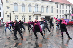 One Billion Rising auf den Rostocker Universitätsplatz (Foto 30) One Billion Rising auf den Rostocker Universitätsplatz (Foto 30)
