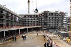 Richtfest für den „Hotel- und Bürokomplex Silohalbinsel“, Am Strande 6.