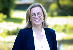 Dr. Ute Fischer-Gäde, Senatorin für Stadtplanung, Bau, Klimaschutz und Mobilität Dr. Ute Fischer-Gäde, Senatorin für Stadtplanung, Bau, Klimaschutz und Mobilität