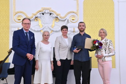 Philipp Heyna von der HEYNAHT GmbH wird für Besonderes Engagement zur Imageförderung der Stadt geehrt.