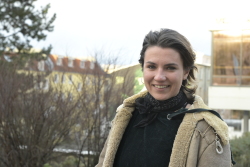 Sarah Kurze inszeniert „Eine Frau“ am Rostocker Volkstheater. 