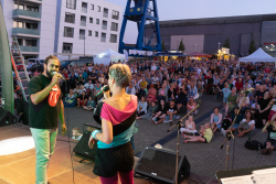 "Rostock singt" unter dem Helligkran