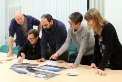 Die Jury für die HANSEartWORKS 2018 (v.l.): Holger Stark, Vorsitzender des Kunstbeirats, Markus Schaden und Frederic Lezmi von The PhotoBookMuseum Köln, Kultursenatorin Dr. Michaela Selling sowie Rita Berkholz, Projektleiterin Hansetag 2018.