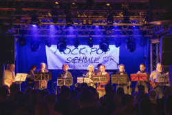 Band der Rock & Pop Schule auf der Bühne