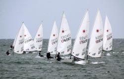 Regattasegler vor Warnemünde