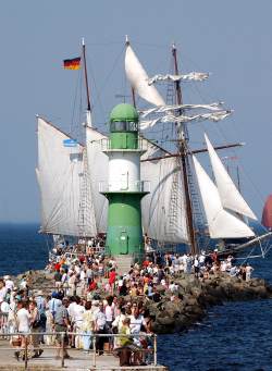 Hanse Sail, Leuchtfeuer, Schiff