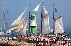 Hanse Sail, Leuchtfeuer, Schiff