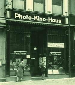 Schaufenster Photo-Eggers, Blut-Straße, 1928