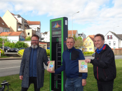 Radlerfrühstück zum Stadtradeln in Rostock v.l. Oberbürgermeister Claus Ruhe Madsen, der diesjährige "Stadtradel-Star" Marcus Fourmont, Senator für Infrastruktur, Umwelt und Bau Holger Matthäus