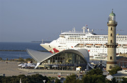 Teepott, Leuchtturm, Kreuzfahrtschiff